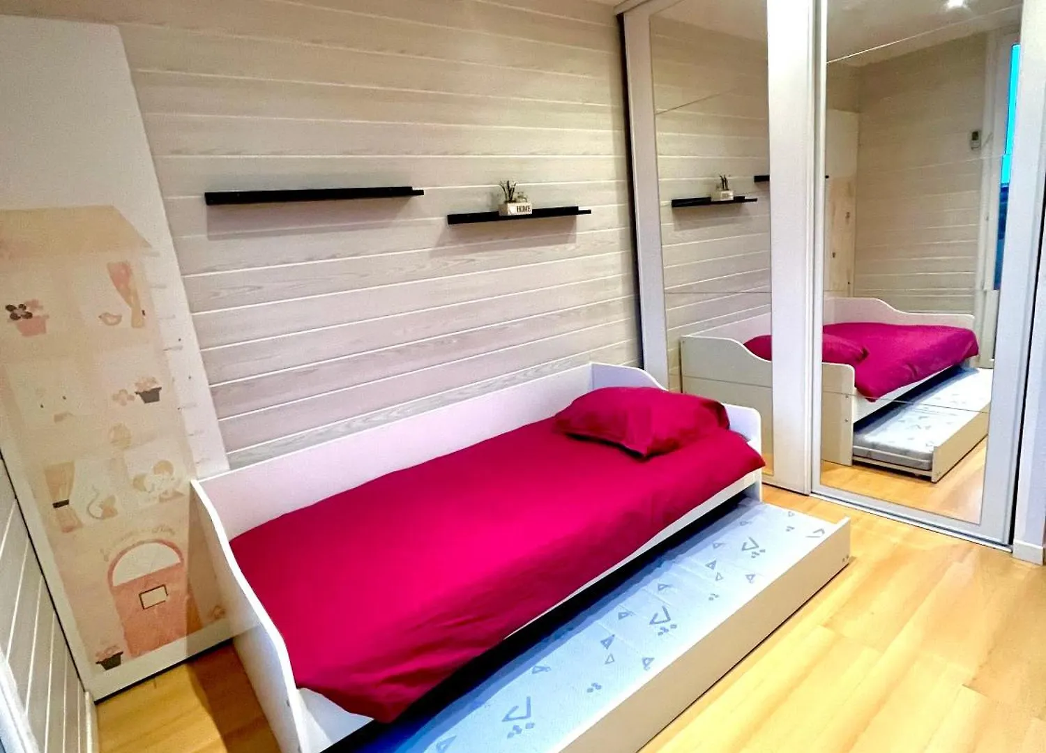 Apt Chic With View On Collines De Marcel Pagnol Wifi Free Parking And Clim Marseille 0*,  Francie